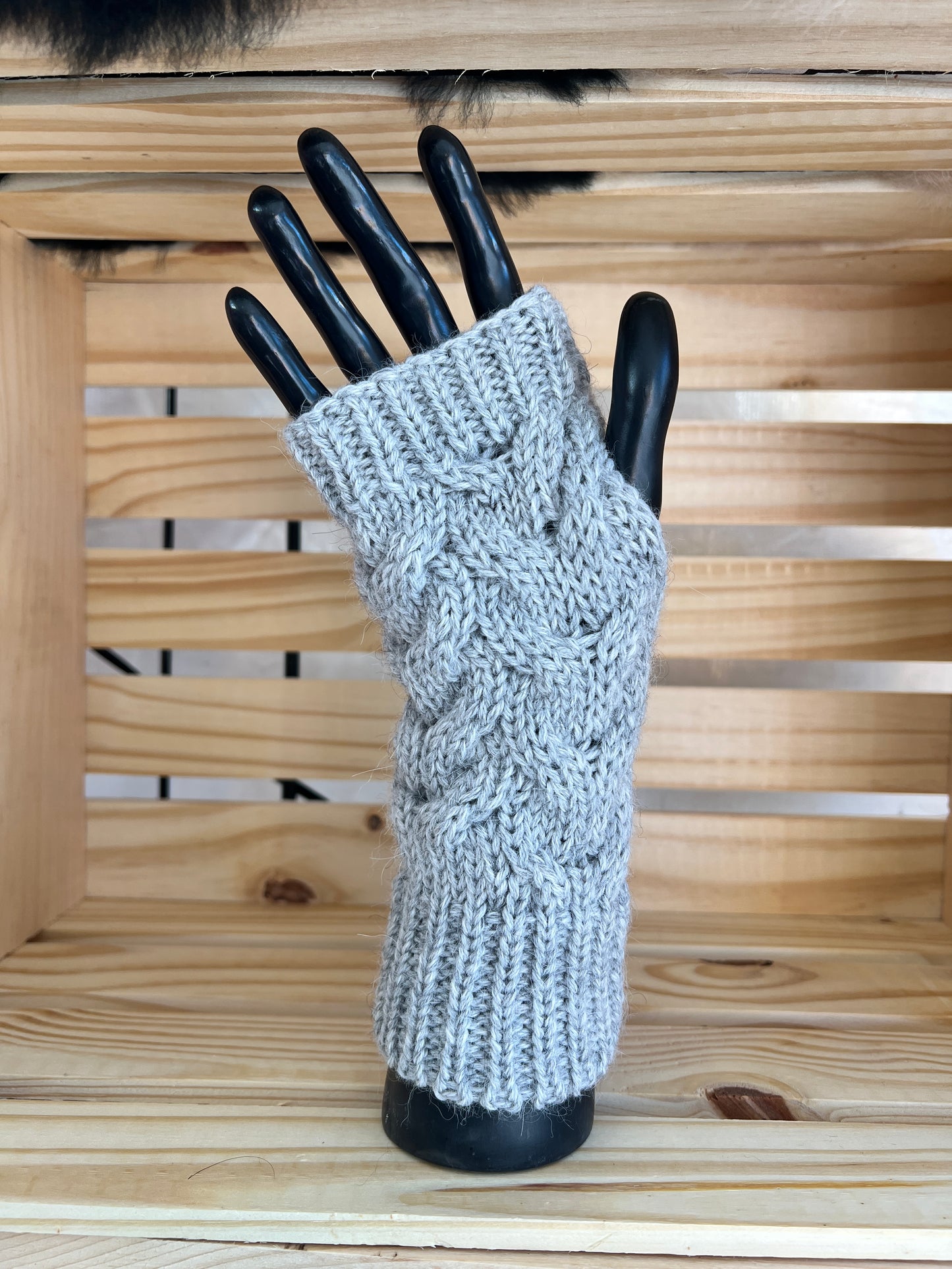 Cable knit texting gloves