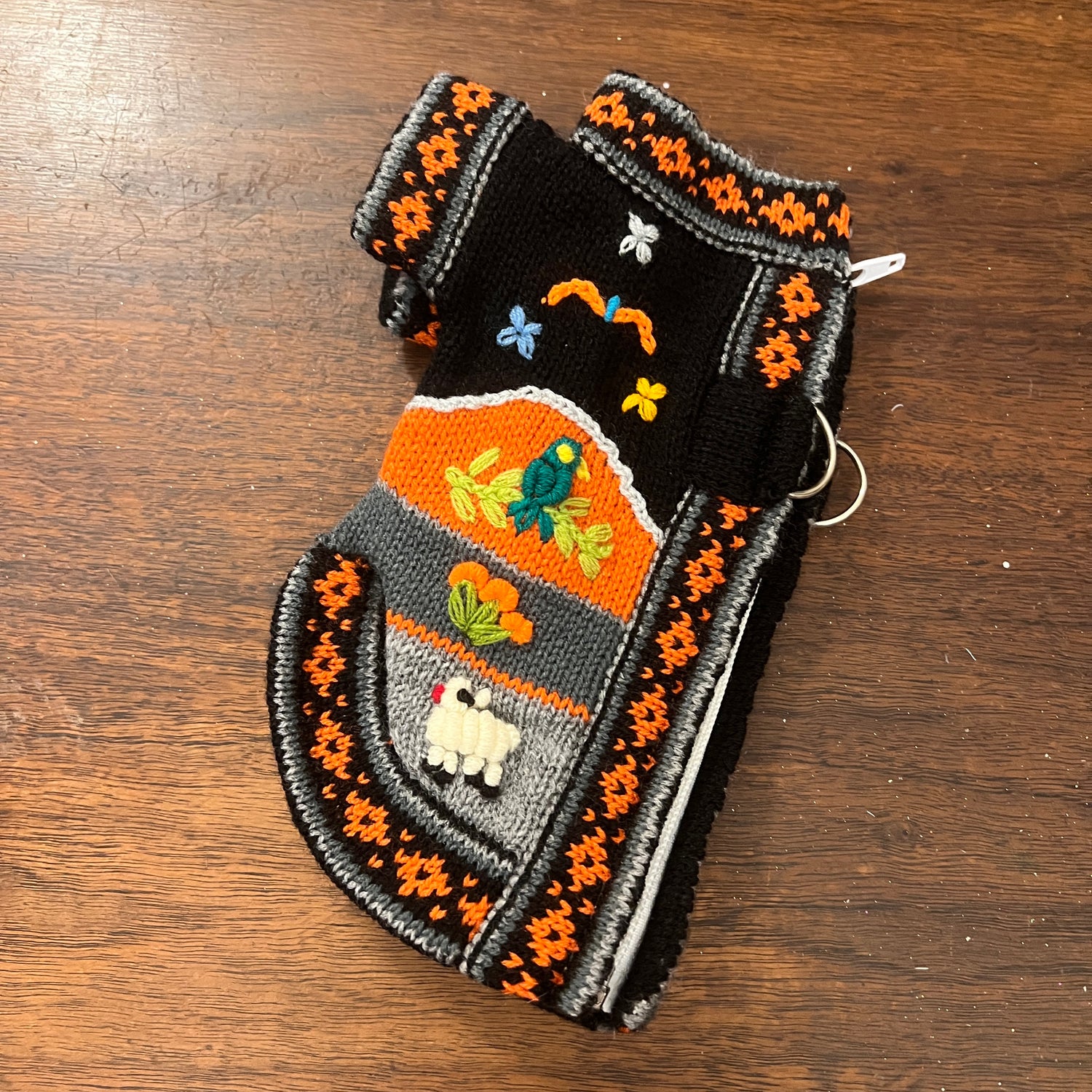 Size X0 dog sweater for puppies or teacups