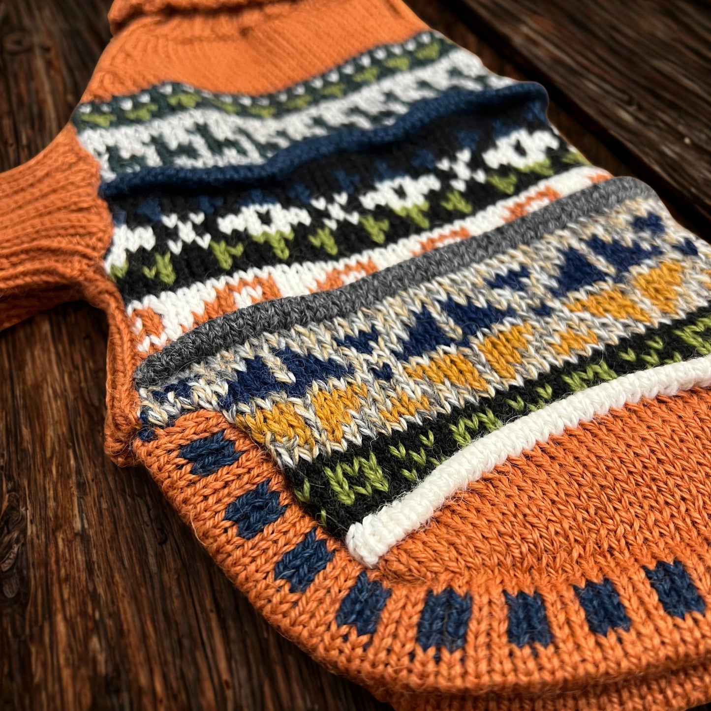 BURNT ORANGE QUARTER SLEEVE DOG SWEATER