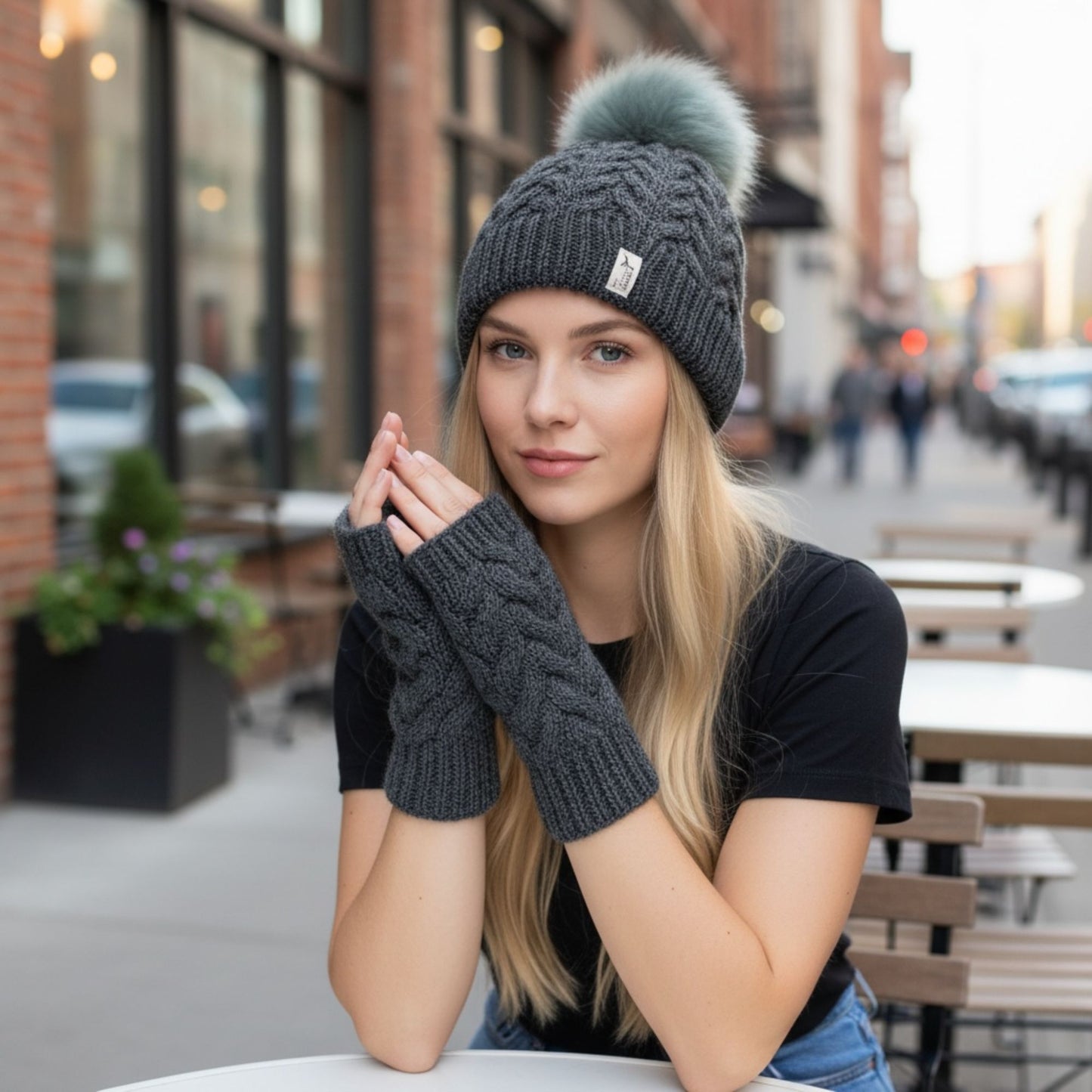 Cable knit texting gloves