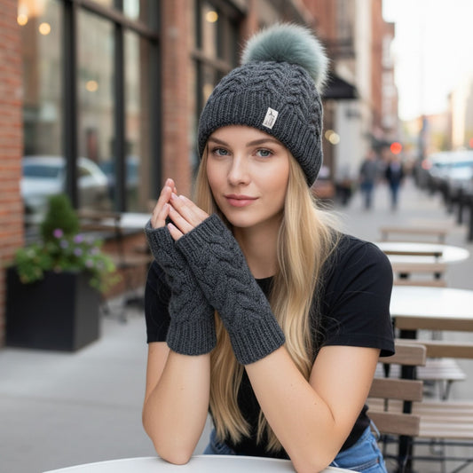 Cable knit texting gloves